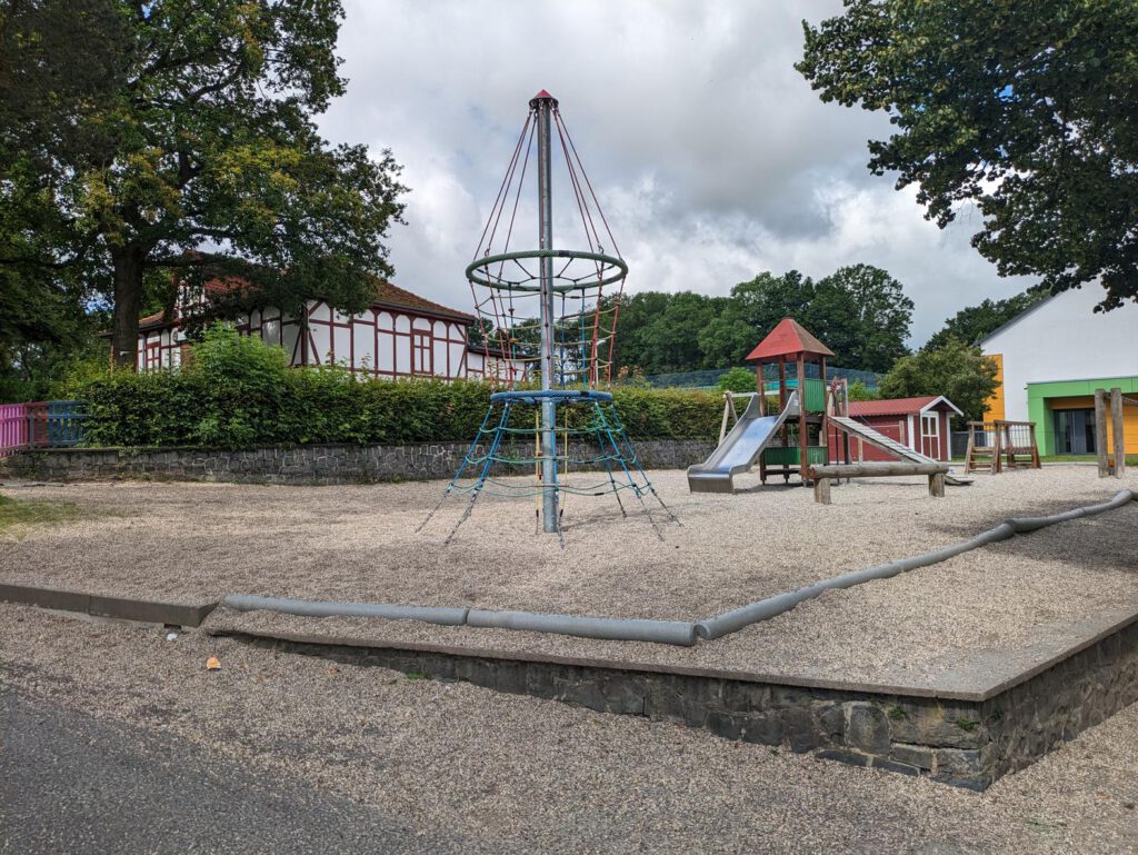 Stellbergschule - Spielgeräte - vorher